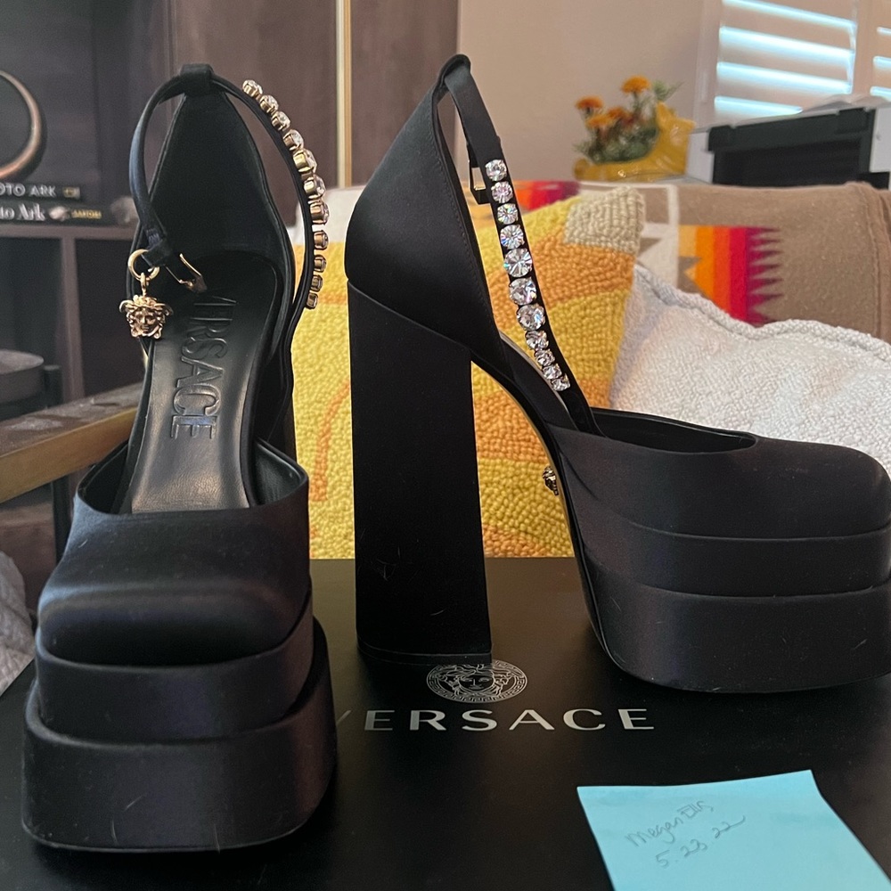 Versace D’orsay Medusa platform pumps in black- brand new